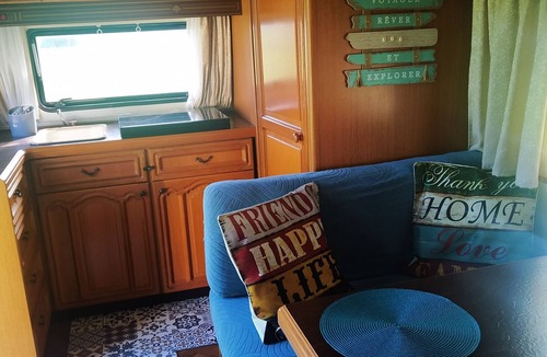Bias House | Caravane à la Location Avec Auvent Fermé et Tonnelle à 5 Minutes de la Plage