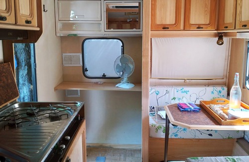 Vallabregues House | Caravane Dans Espace Ombragé