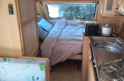 Vallabregues House | Caravane Dans Espace Ombragé