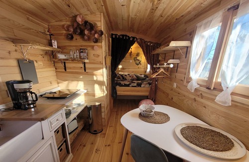 Uzes Ski Chalet | Caravans & SPA of the Pont des Charrettes