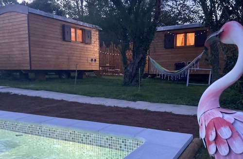 Uzes Ski Chalet | Caravans & SPA of the Pont des Charrettes