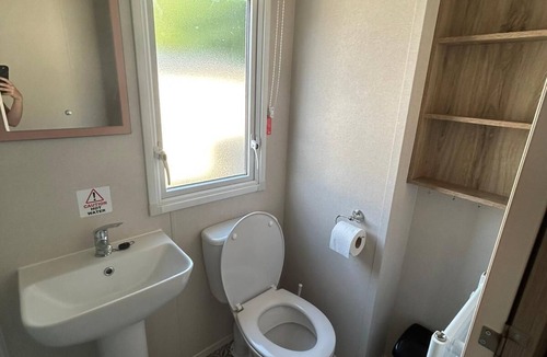 Newquay Cabin | CaravanSleeps4-Beachfront-Garden-Patio