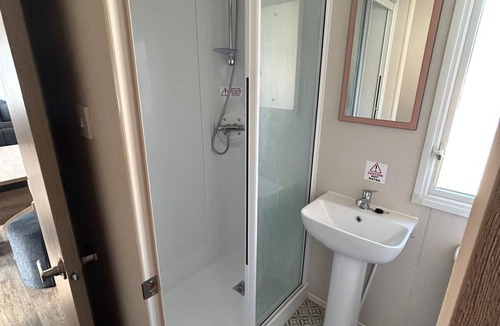 Newquay Cabin | CaravanSleeps4-Beachfront-Garden-Patio