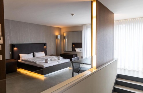 Weststadt Apartment | CarBySide