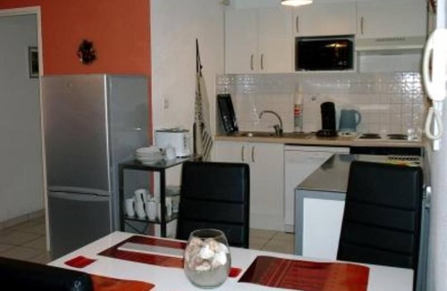 Carcassonne Apartment | Carcassonne central apartment with pool