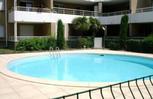 Carcassonne Apartment | Carcassonne central apartment with pool
