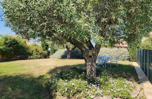 Carcassonne House | Carcassonne Villa: Pool, Garden & A/C!