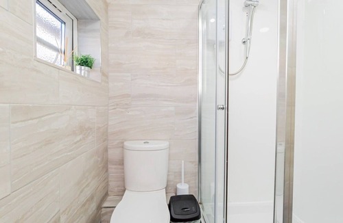 Adamsdown Apartment | Cardiff Hideaway at Broadway | Sleeps 5