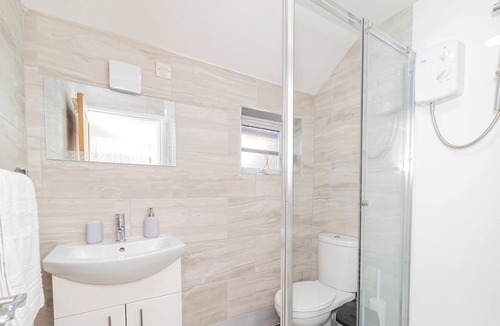 Adamsdown Apartment | Cardiff Hideaway at Broadway | Sleeps 5