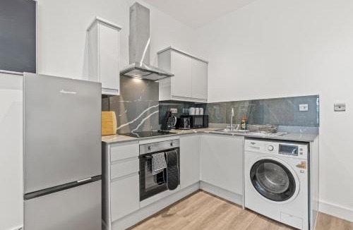 Roath Apartment | Cardiff Luxe Flats with Spa Facilities