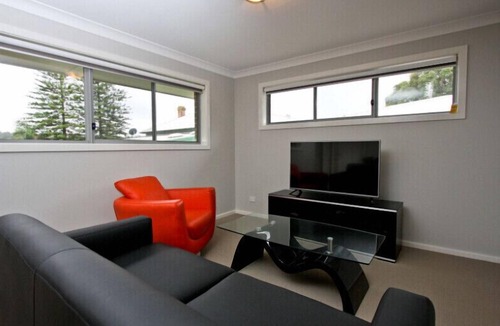 Cardiff Villa | Cardiff Two Bedroom Villa