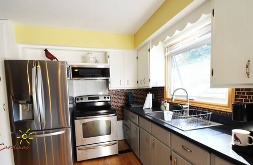 Lion's Head Bed & Breakfast | Cardinal BnB Retreat