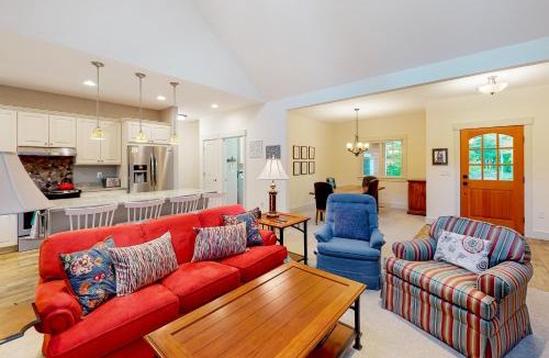 Glen Arbor House | Cardinal Corner