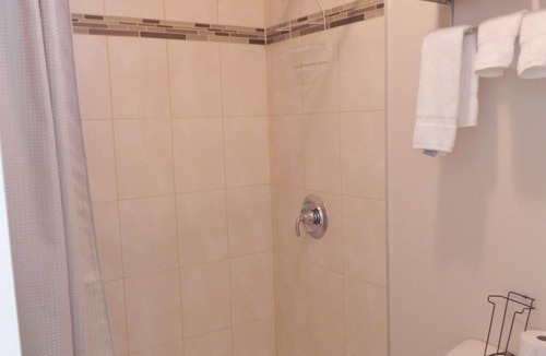 Talbotville Hotel | Cardinal Court Motel
