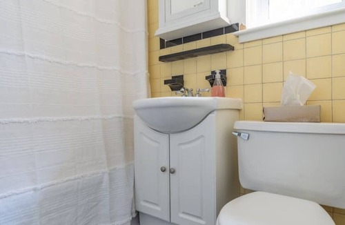 Cornwall Bed & Breakfast | Cardinal Inn ~ Retro Room