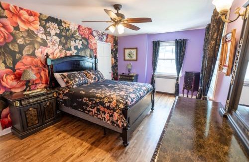 Cornwall House | Cardinal Inn Romantic Room