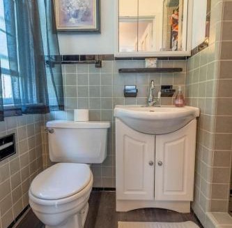 Cornwall House | Cardinal Inn Romantic Room