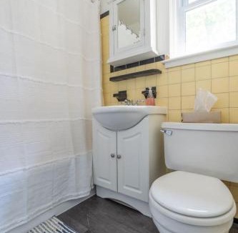 Cornwall House | Cardinal Inn Romantic Room