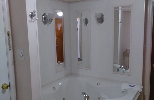 Luray Hotel | Cardinal Inn