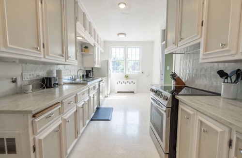 Cornwall Bed & Breakfast | Cardinal Inn ~ Western Room