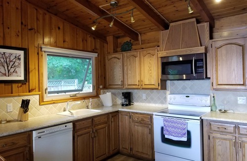 Algonquin Highlands Cottage | Cardinal Pines Luxury Lakefront Cottage by Beautiful Halls Lake!
