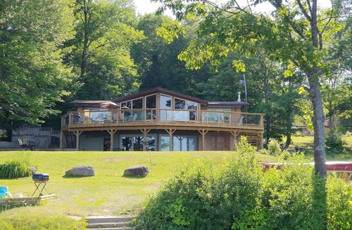 Algonquin Highlands Cottage | Cardinal Pines Luxury Lakefront Cottage by Beautiful Halls Lake!
