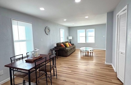 Muncie House | Cardinals Nest/NEWLY RENOVATION/NEAR BSU.