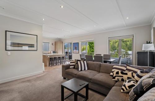 Cardrona Apartment | Cardrona Villa with Pool and Jacuzzi