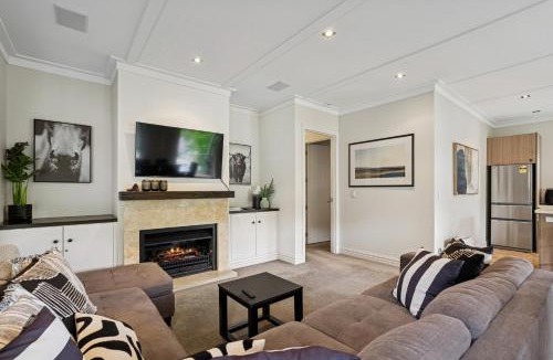 Cardrona Apartment | Cardrona Villa with Pool and Jacuzzi