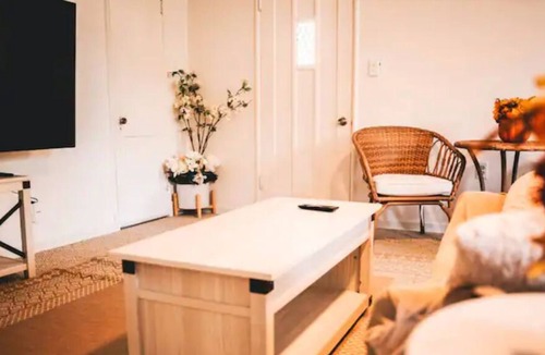Arkansas City House | “CARE BnB” Lovely 2 Bedroom Condo - sleeps 8