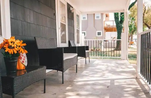 Arkansas City House | “CARE BnB” Lovely 2 Bedroom Condo - sleeps 8