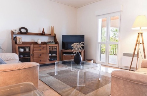 Escales Villa | CAREFREE VILLA