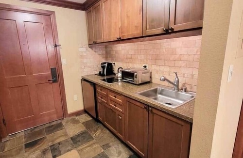 Olympic Valley Resort | Carey's Slopeside 2 Bd 2 Bth 400 Resort RD