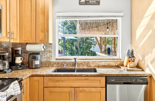 Seminole House | Caribbean Vibes Heated Pool 5 Miles to the Beach