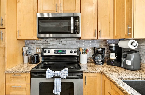 Seminole House | Caribbean Vibes Heated Pool 5 Miles to the Beach