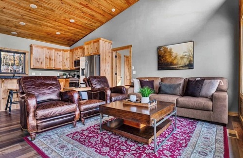 Fayetteville Cabin | Caribou Cabin at Thunder Bluff