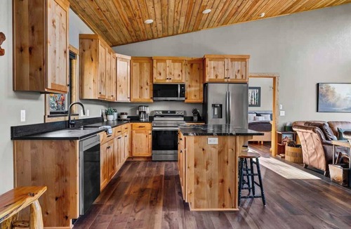 Fayetteville Cabin | Caribou Cabin at Thunder Bluff