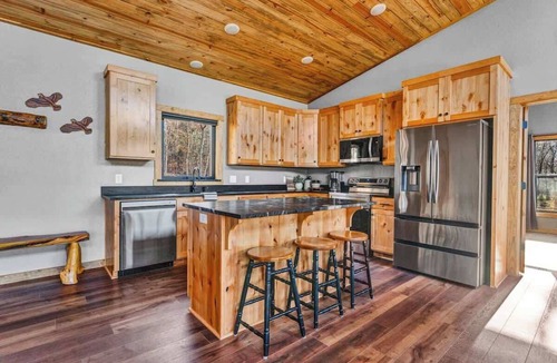 Fayetteville Cabin | Caribou Cabin at Thunder Bluff