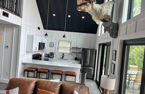 Steelville Cabin | Caribou Cabin