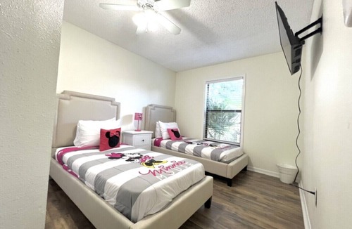 Poinciana House | Caribou Tropical 🌴Disney🎢Oasis 🥥with a Pool🏊‍♂️