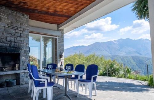 Carona House | Carina Lakeview by Interhome