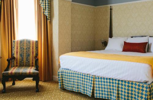 Oak Park Hotel | Carleton of Oak Park
