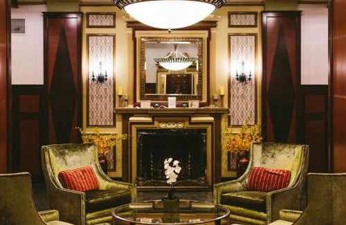 Oak Park Hotel | Carleton of Oak Park