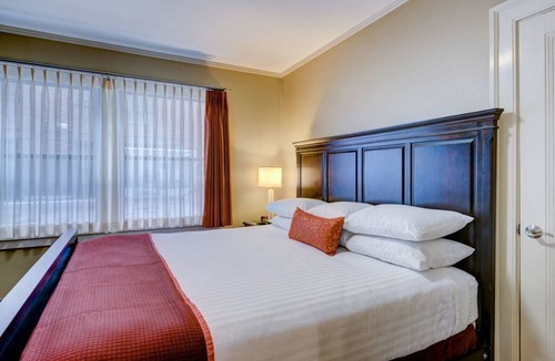 Oak Park Hotel | Carleton of Oak Park