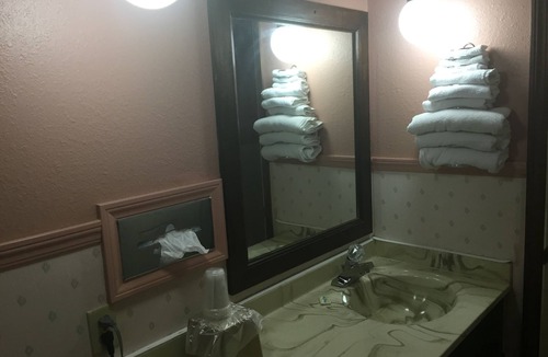 Carlinville Hotel | Carlin Villa Motel