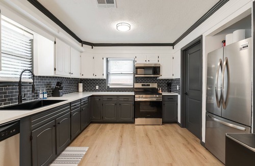 Central Oklahoma City House | Carlisle Ct - 4BD In The Village