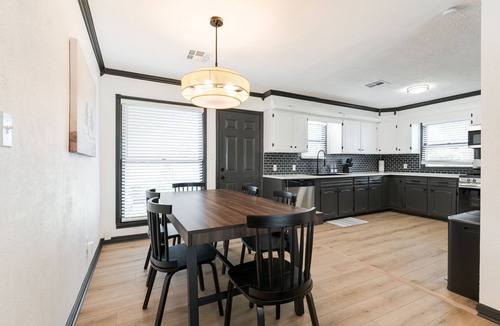 Central Oklahoma City House | Carlisle Ct - 4BD In The Village