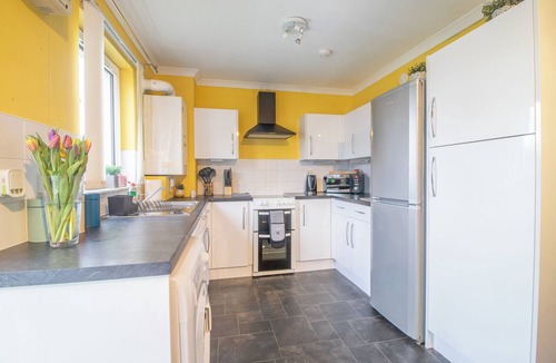 Glasgow House | Carloway House; Spacious 2 bed house, free parking.