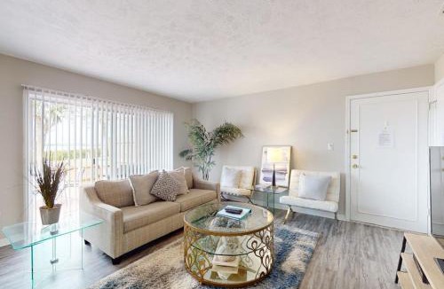 River Pointe Apartment | Carlton Arms View B1 # A