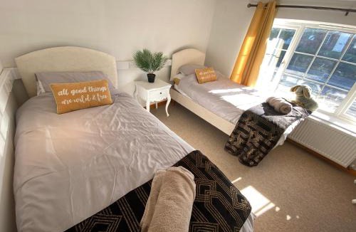 Little Glemham House | Carlton Cottage Country Retreat - Perfect for Ipswich - Aldeburgh - Southwold - Thorpeness - Sizewell B - Sizewell C - Sleeps 13